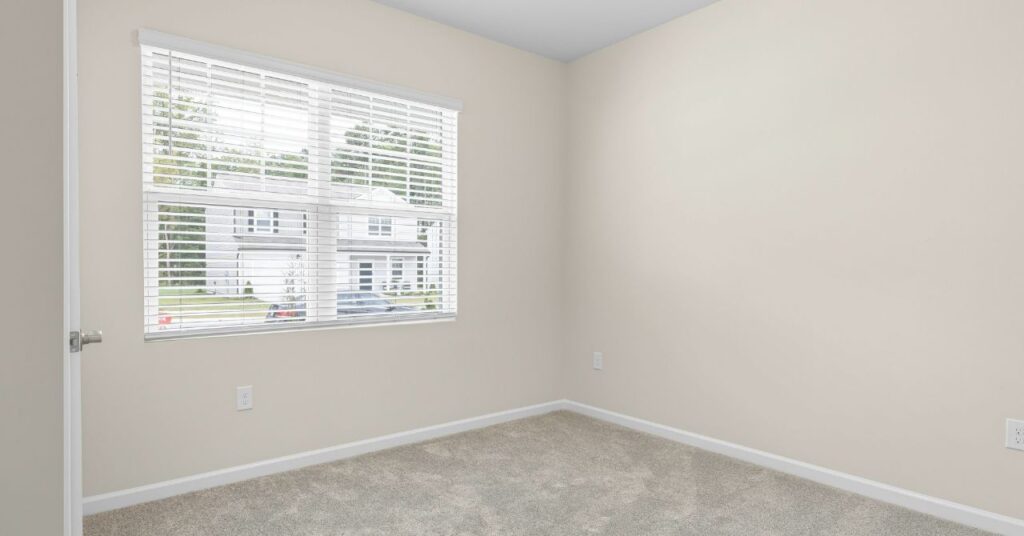 静かな部屋の隅